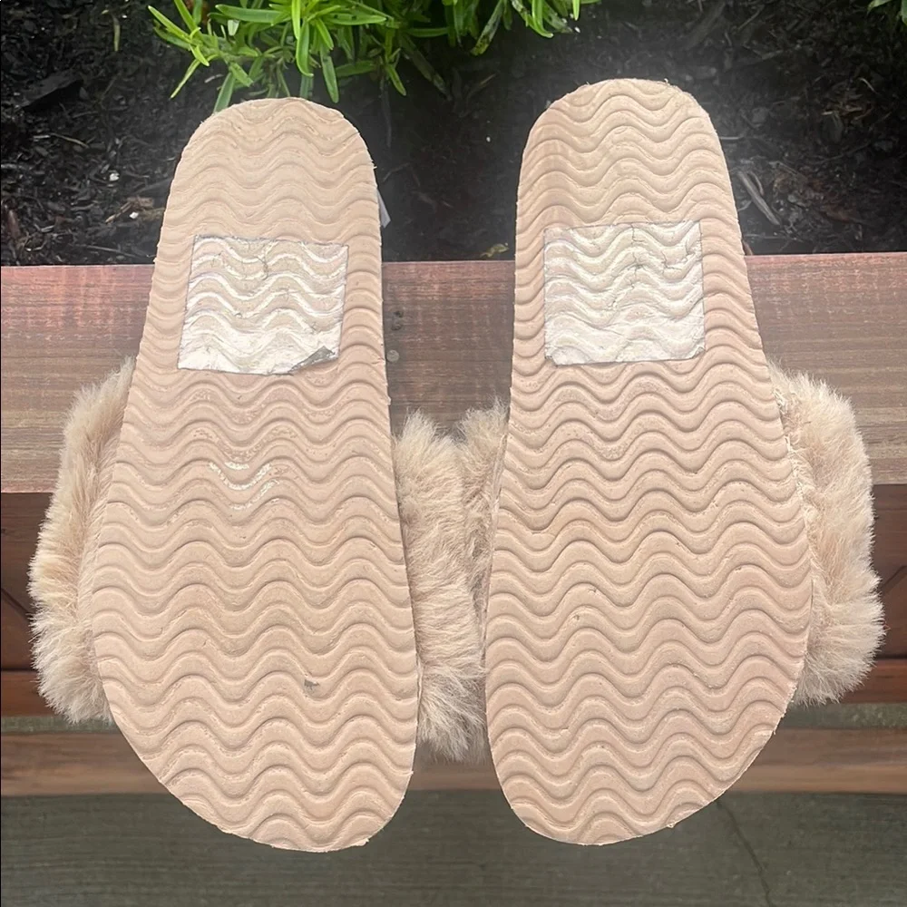 Aerie Cream Plush Slide Sandals - Picture 5 of 8